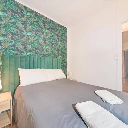 Beautiful Equipped In Apartment *